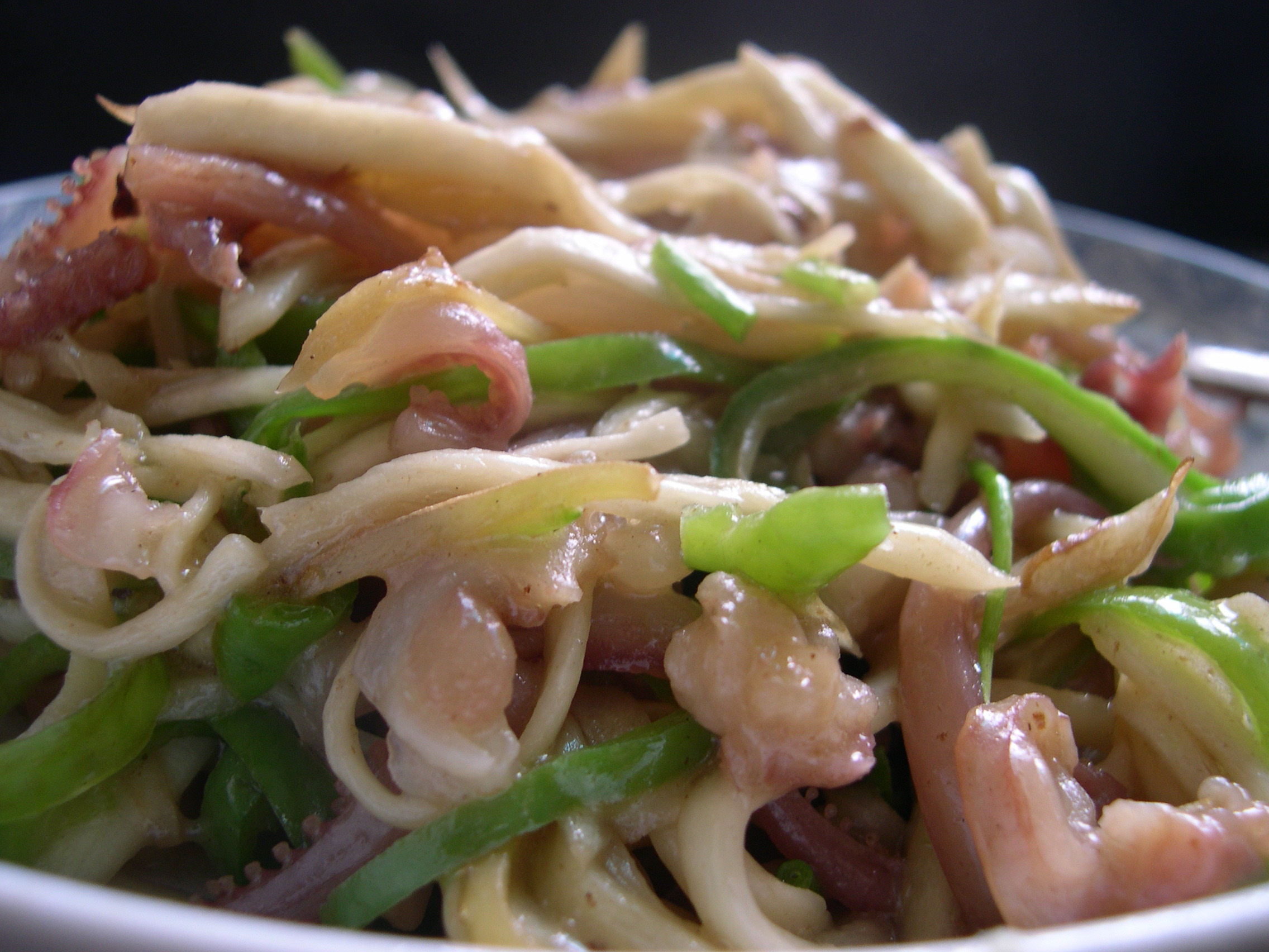 简单下饭的青椒鱿鱼丝来了!喜欢海鲜的人不容错过!