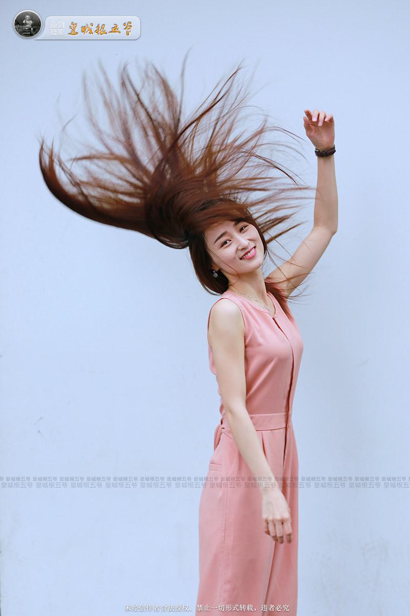 北京街拍:三里屯潮拍十分适合姑娘们寻找穿衣灵感