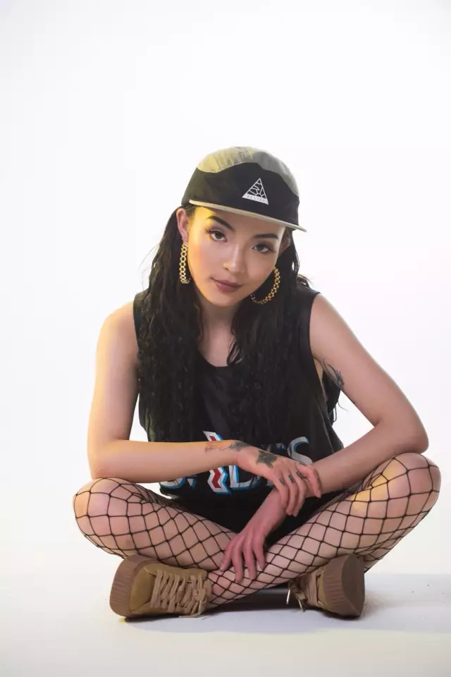 毕竟中国有嘻哈9强中只有vava一个实力派女rapper,导师和观众的认可这