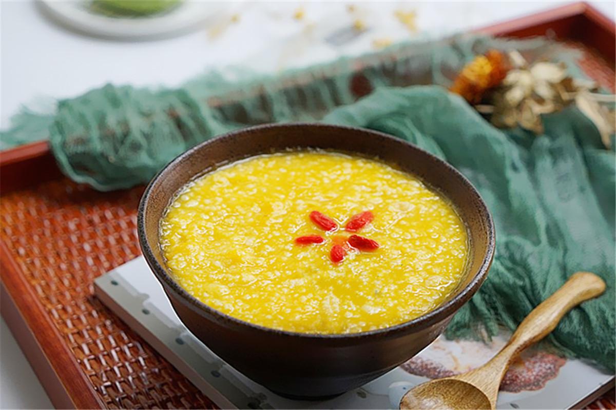 明日处暑,早餐优化胃肠功能从粗粮开始,给家人做一碗南瓜小米粥