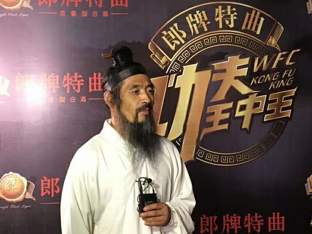 中国铁砂掌协会会长张忠诚加盟功夫王中王开砖碎石轻而易举