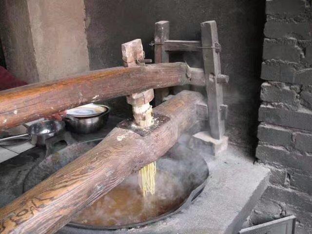 农村的饸饹面这样的做法大哥这样一天就能够卖300碗