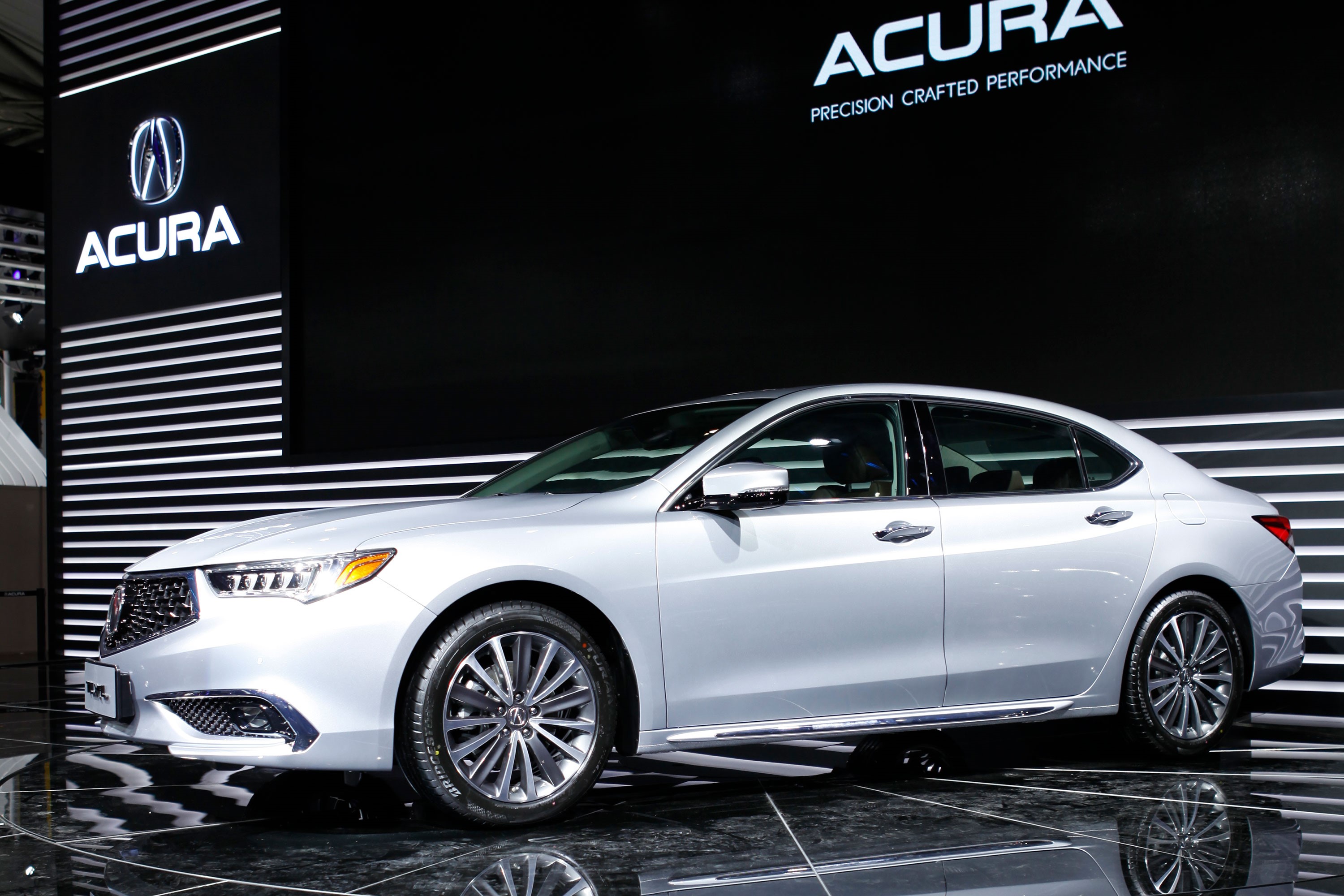 广汽acura成都车展"双箭齐发" cdx全新形象展开 tlx-l首发亮相_凤凰