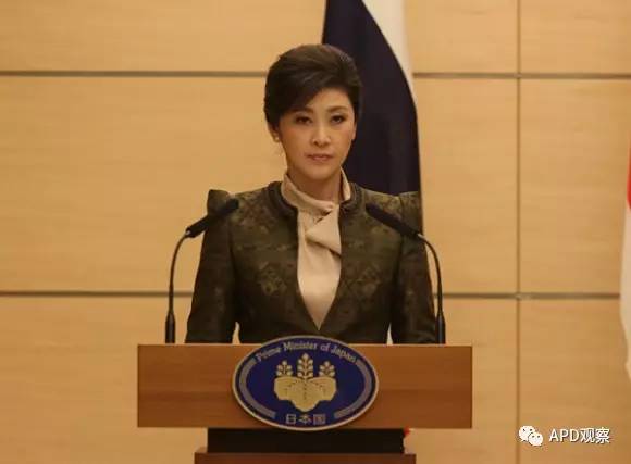 英拉访问澳大利亚,闲暇展现厨艺,能文能武2012年7月出访德国,与默克尔