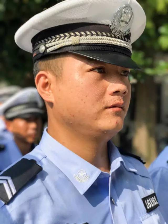 虽然你是辅警但在交警岗位随处可见你忙碌的身影虽然你是辅警但你对案