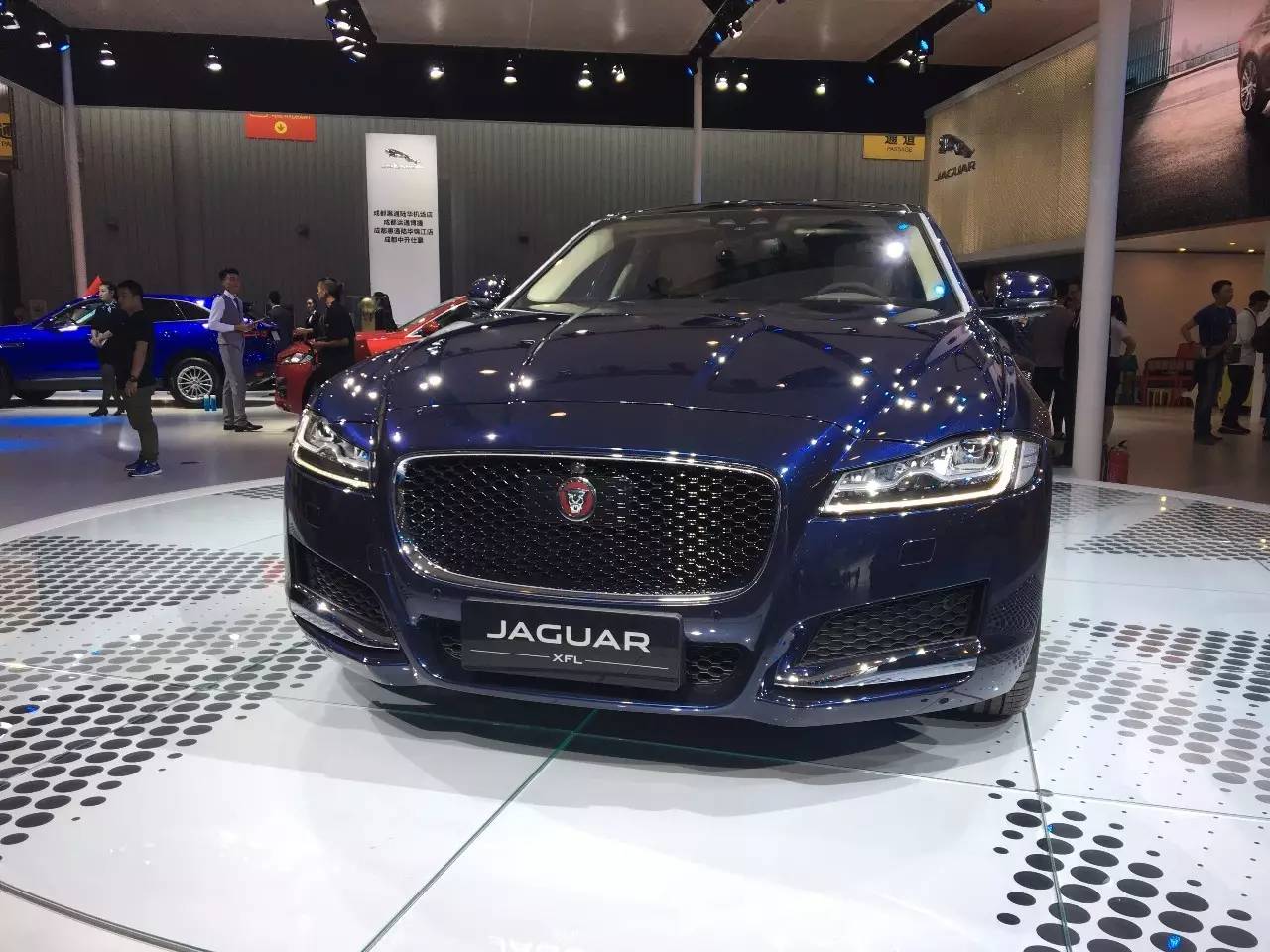 揽胜星脉终于公布售价范围了70万买最美路虎车