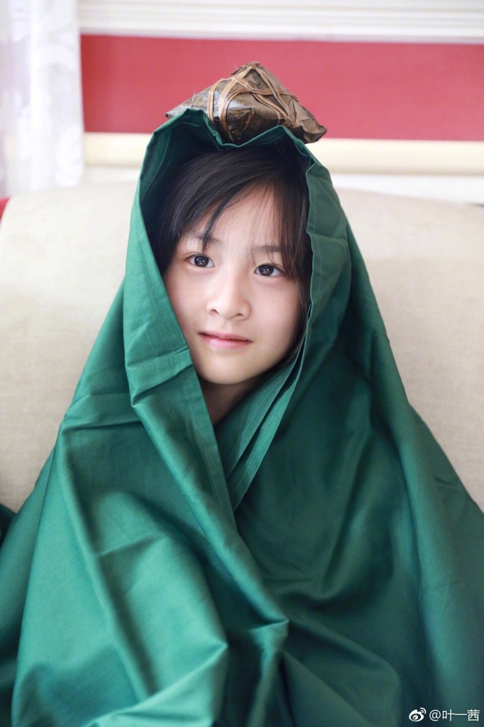 作为女孩子,在青春期前长相改变得好像都不太明显,森碟脸上还是婴儿肥