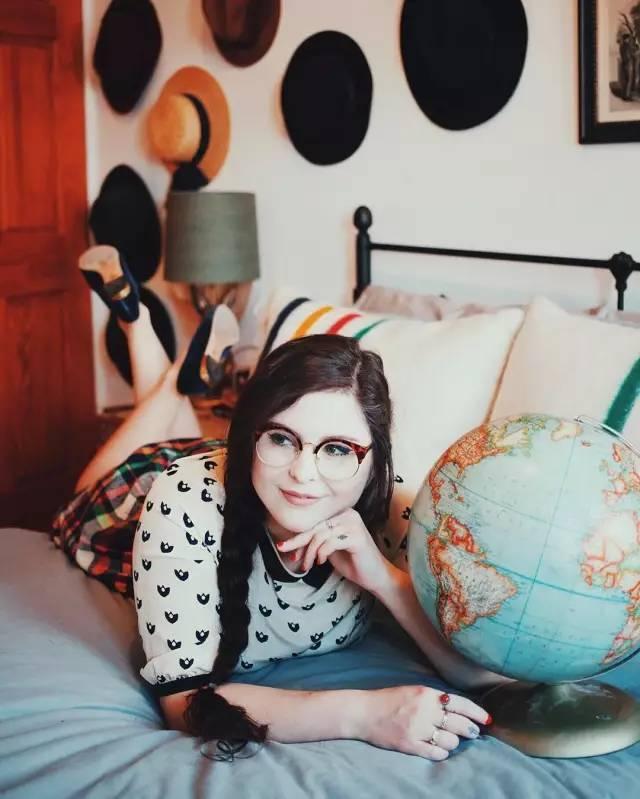 她微胖的身材,却因独特的风格爆红网络!