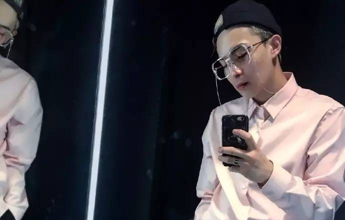 潮人 | 嘻哈+潮流最燥組合！Rapper COLA电爆全场示范_凤凰资讯
