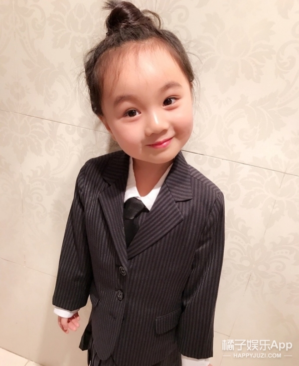 和邓伦上《爸哪》的东北萌娃综艺感好强,她会是下一个甜馨吗?