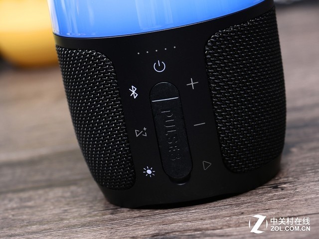 "主界面音箱亮度调节如果有多台设备,也可以按下设备上的"连接"按钮