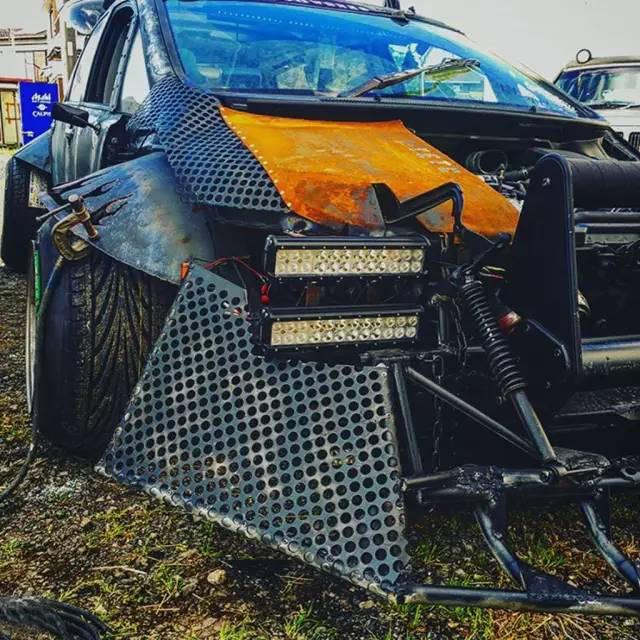 本田奥德赛被大卸八块车主花7万爆改丧尸战车画面竟如此恐怖