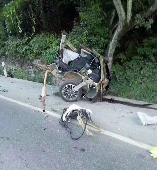 gs4事故中被腰斩断裂,驾驶员的锅?还是传祺质量真太差?