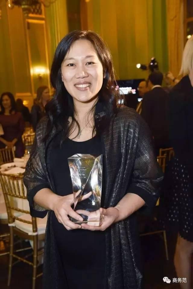 捐家产做公益生二胎有一种爱情叫扎克伯格和普莉希拉