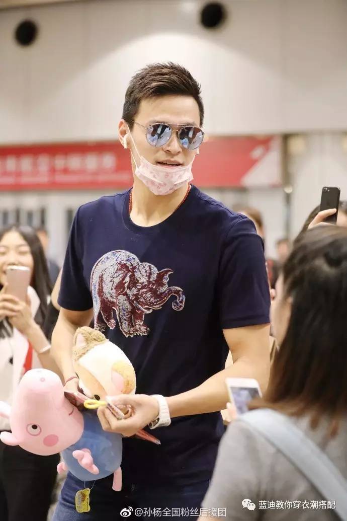 穿休闲的衣服也有很潮的感觉,自带时尚感图片摄影@junotien @月月孟