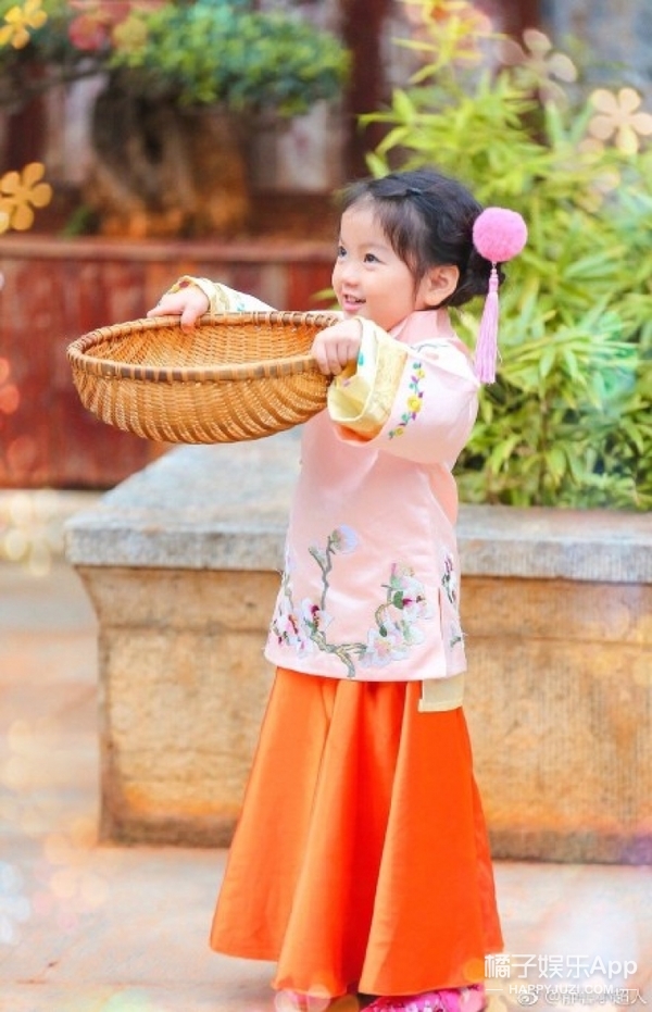 除了扮演小龙女,在《爸爸去哪儿》的时候,阿拉蕾也穿过古装.