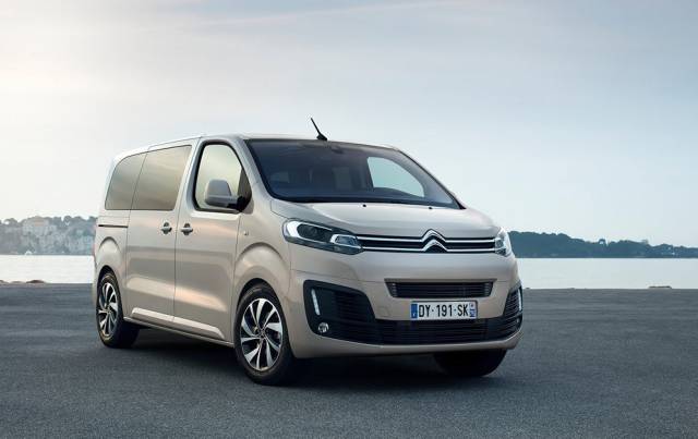 相比别克gl8,雪铁龙space tourer拥有三种不同轴距的版本,包括4600mm