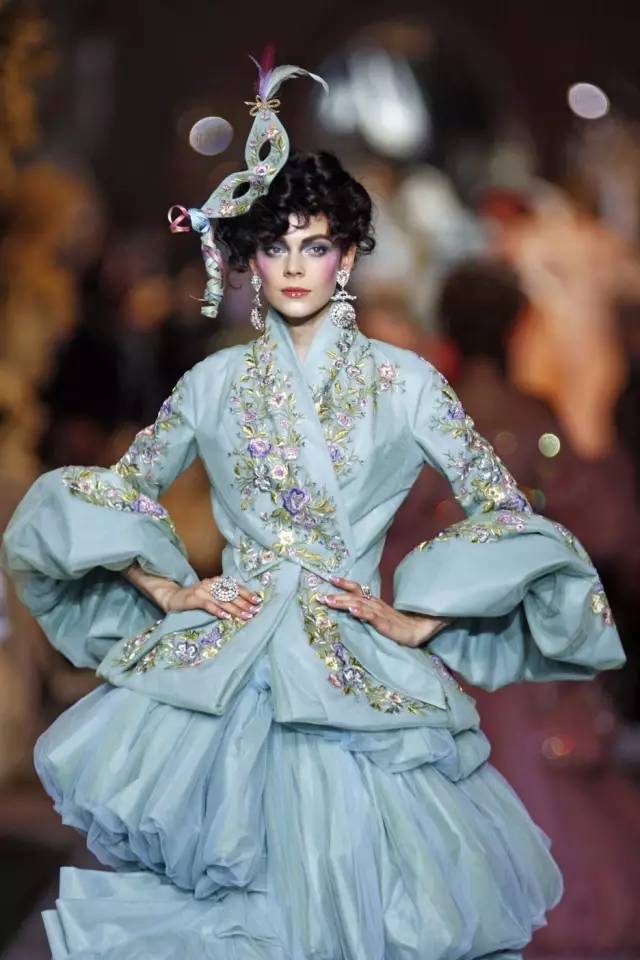 昆汀电影中的时装法则血腥暴力也要讲究一个帅