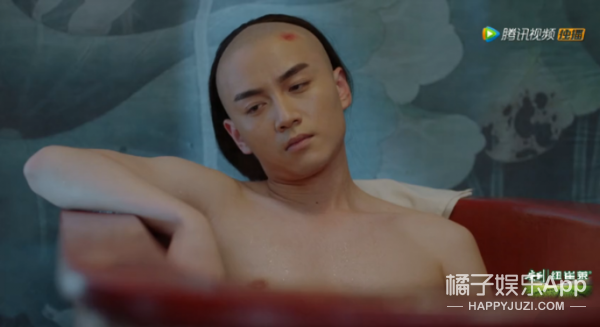 陈晓在那年花开月正圆尺度挺大啊露完屁股又露点