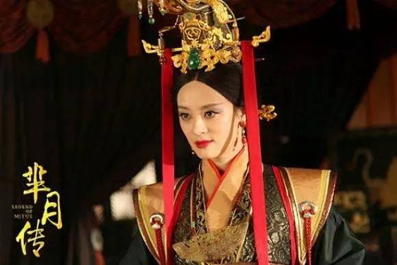 很有意思,你只要对比一下甄嬛太后的造型和芈月的造型,就能马上况出