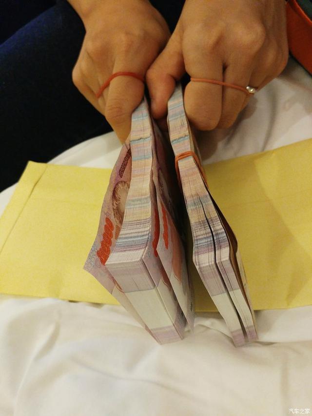 在国内兑换基普需要身份证,在国外兑换需要护照.