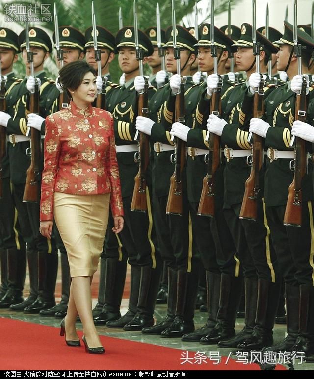 在中国驻泰国大使馆给所有人中国人拜年,还与大使夫人学习了包饺子