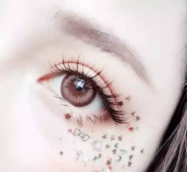 时下最in亮片眼妆闪闪惹人爱