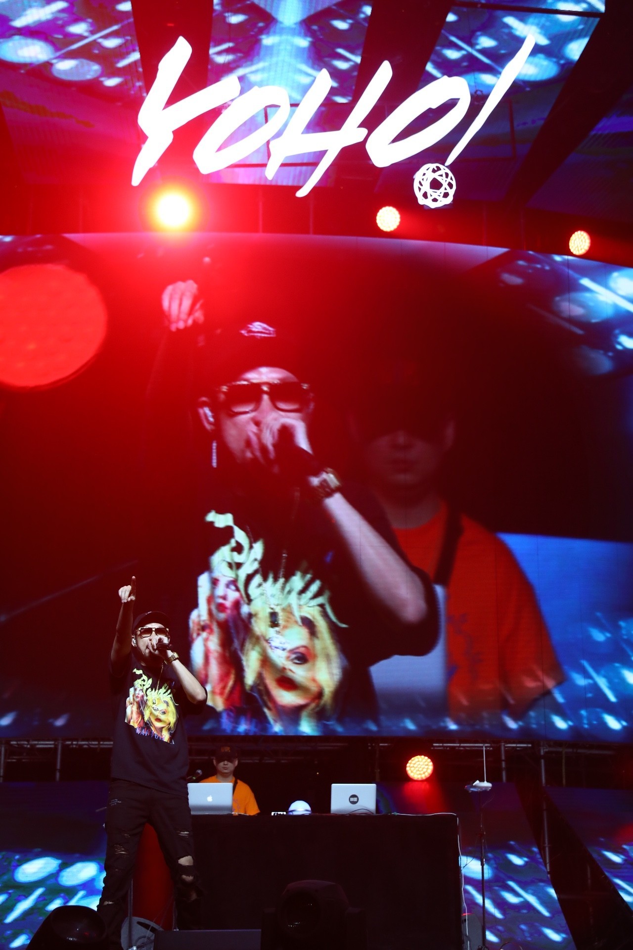 中国内地95后歌手李聪licong以一首《dope》率