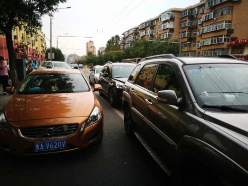 濟南兒童英語培訓多火 公交車難靠站高清圖片