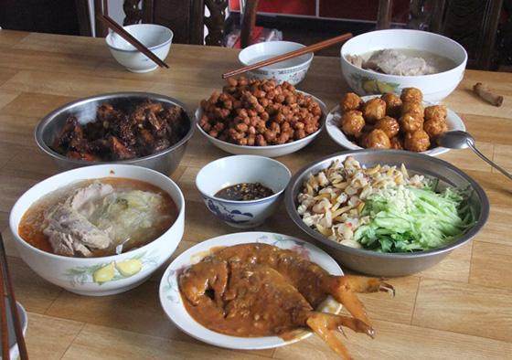 农村家庭聚餐吃的饭菜, 你最喜欢哪一桌子?__凤凰网
