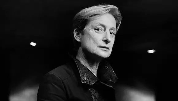 在不经意间来临"——朱迪斯·巴特勒朱迪斯·巴特勒(judith butler