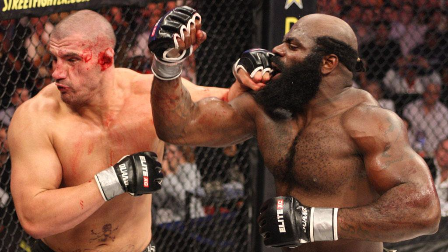 街斗之王金波将ufc选手耳朵打烂 裁判忙喊暂停