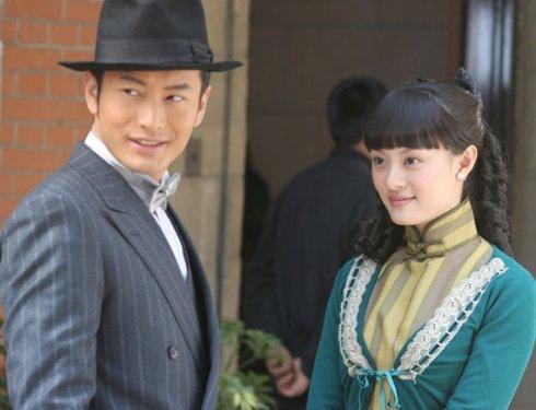 她诠了全新的"冯程程,但遗憾的是,她跟黄晓明扮演的许文强对手戏太少