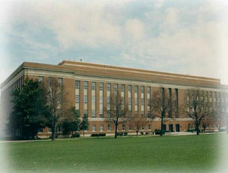 美国国防大学,高级军官加油站!雨中不打伞印象深!世界军校篇一