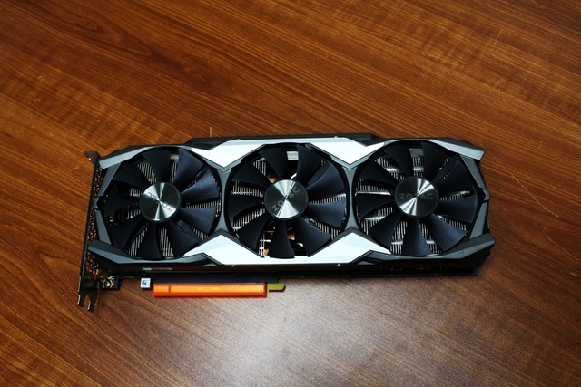 索泰gtx1080ti至尊plusoc显卡开箱