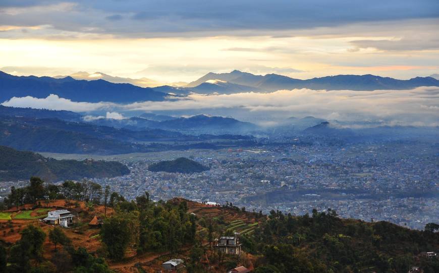 尼泊尔境内雅利安廓尔喀人的明月与弯刀