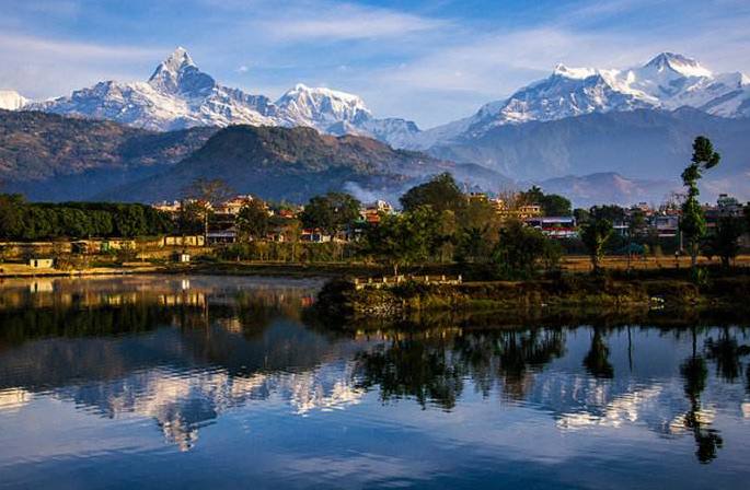 尼泊尔境内雅利安廓尔喀人的明月与弯刀