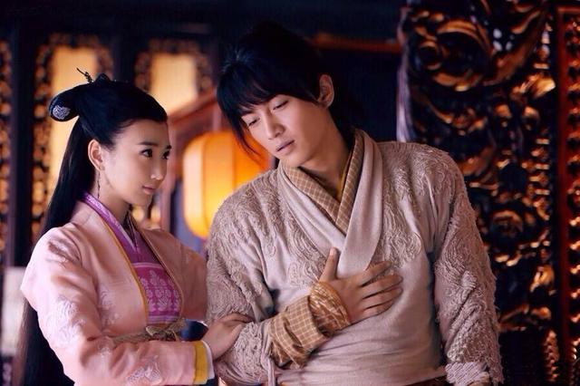 毛晓彤发文感慨陈翔是求婚了还是两人已分手