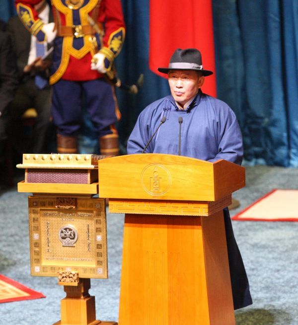 蒙古国总统巴图勒嘎图片