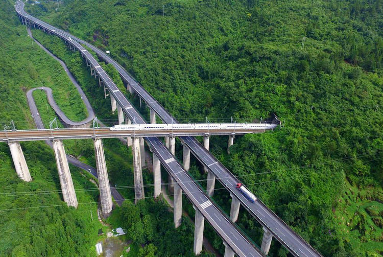 中国史上最难修的铁路:一条隧道5年才挖了3000多米_凤凰网科技_凤凰网