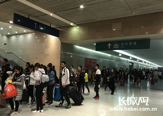 保定火车站迎返程小高峰 8日预计发送旅客2.6万人