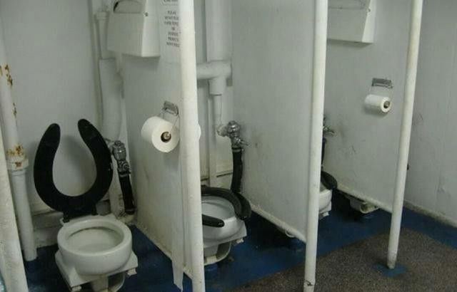 日本准航母11人被船上的粪池熏晕