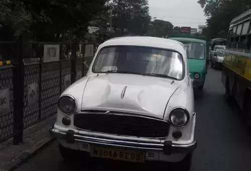 开挂的印度阿三, 开车不用后视镜