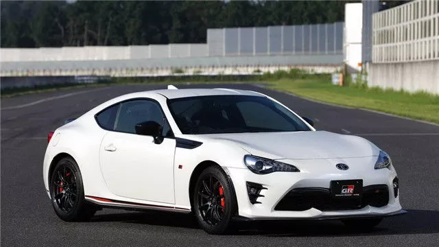 "丰田小lfa" 六速手动挡把加自动挡于一身!有必要吗?