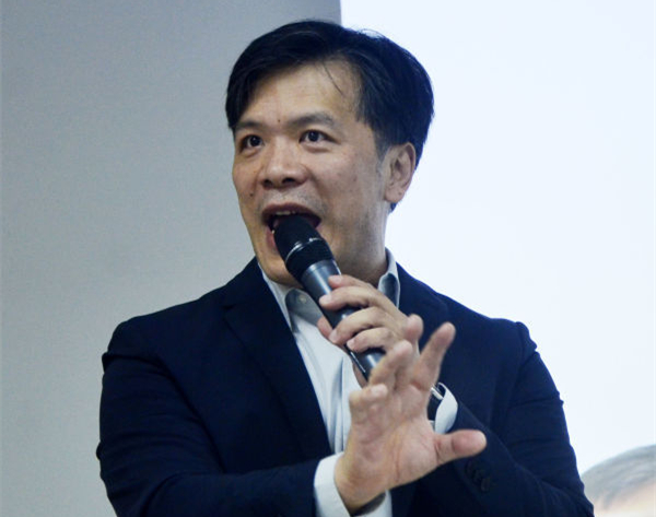 游梓翔提到,蔡英文演讲中重提的"4不"和去年一模一样,但一年中其实