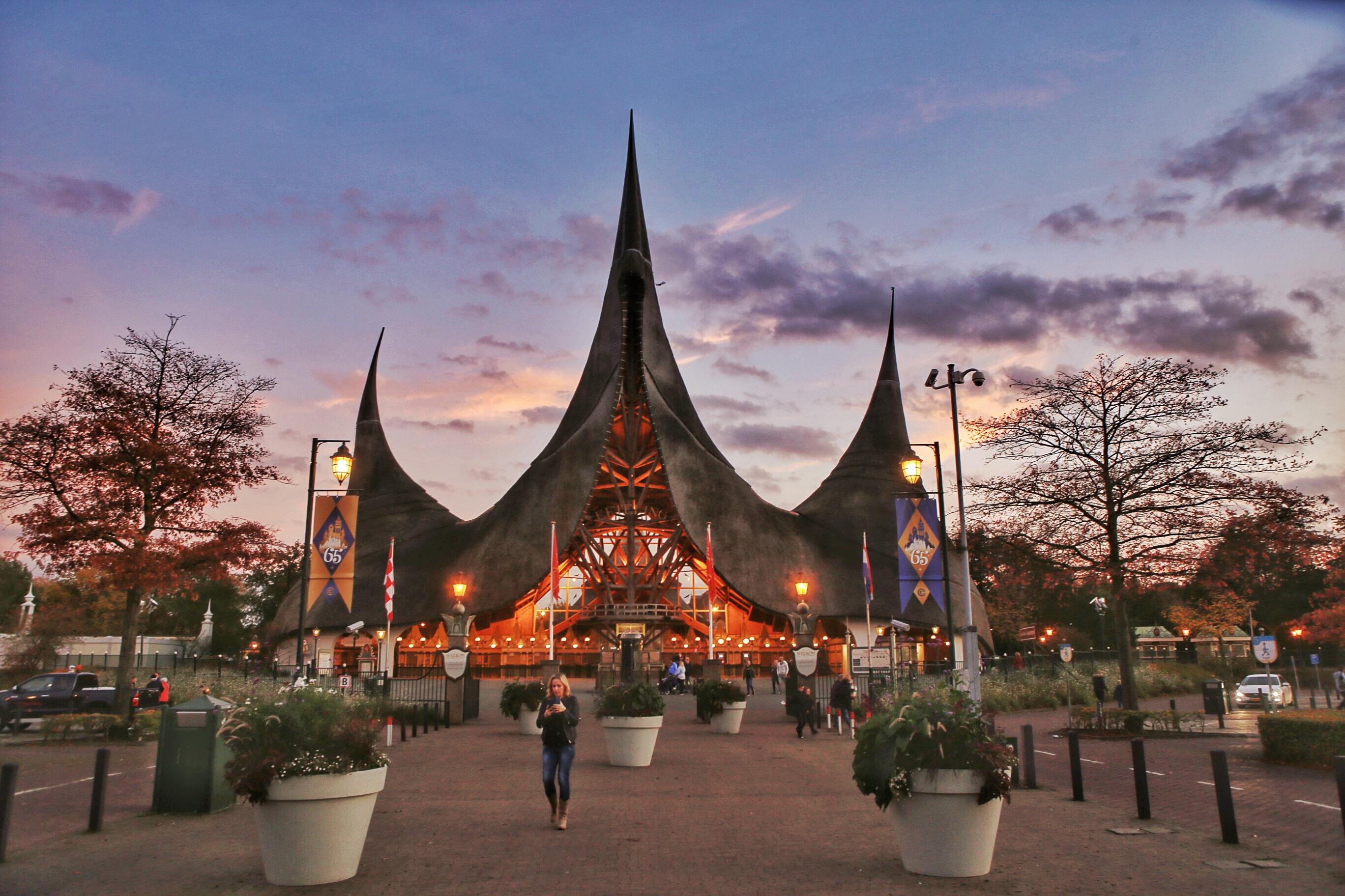 1/13来到荷兰最大的游乐园艾芙琳梦幻世界,比起迪士尼和环球影城,这里