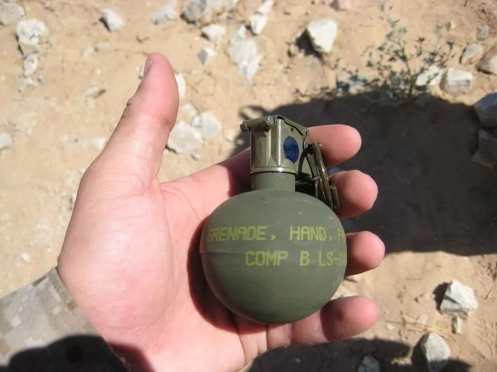 可怕的弹跳手榴弹战场上没有什么是跳雷解决不了的