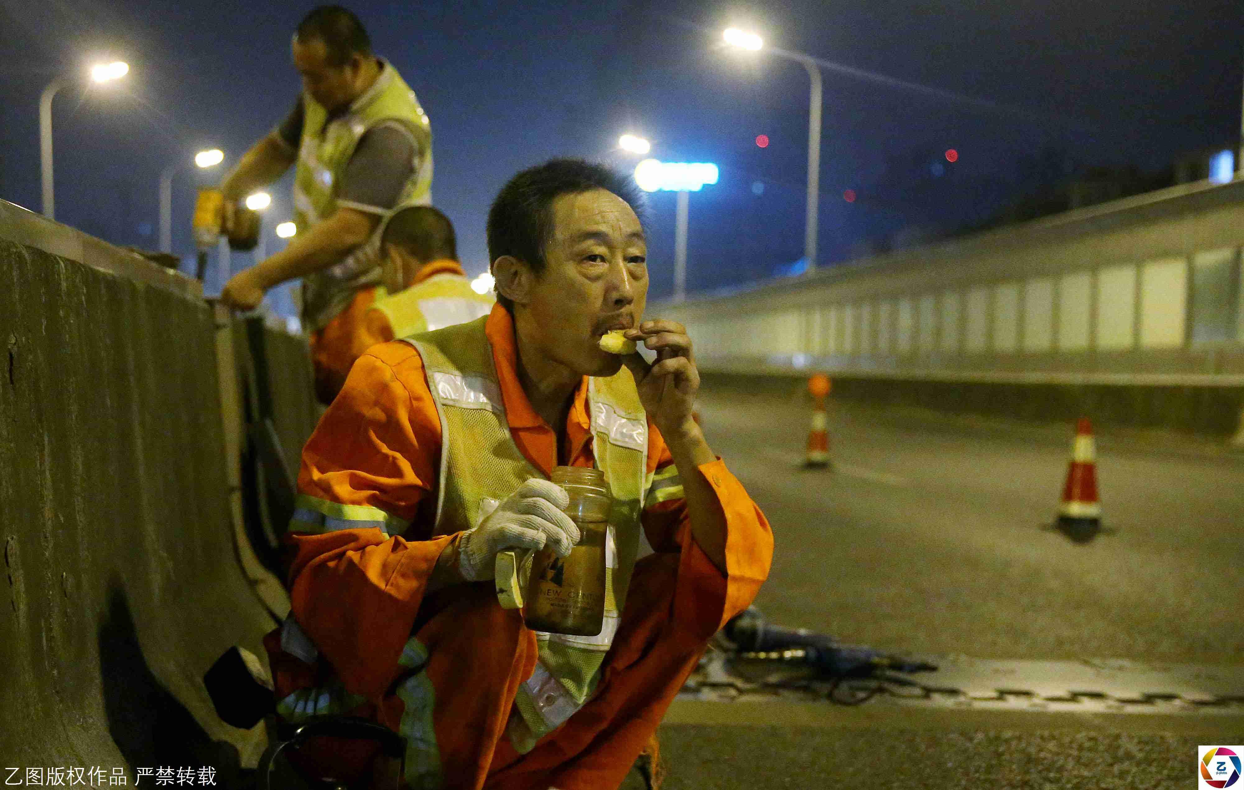 城市"月亮部队":你已进入梦乡他们却在奋战