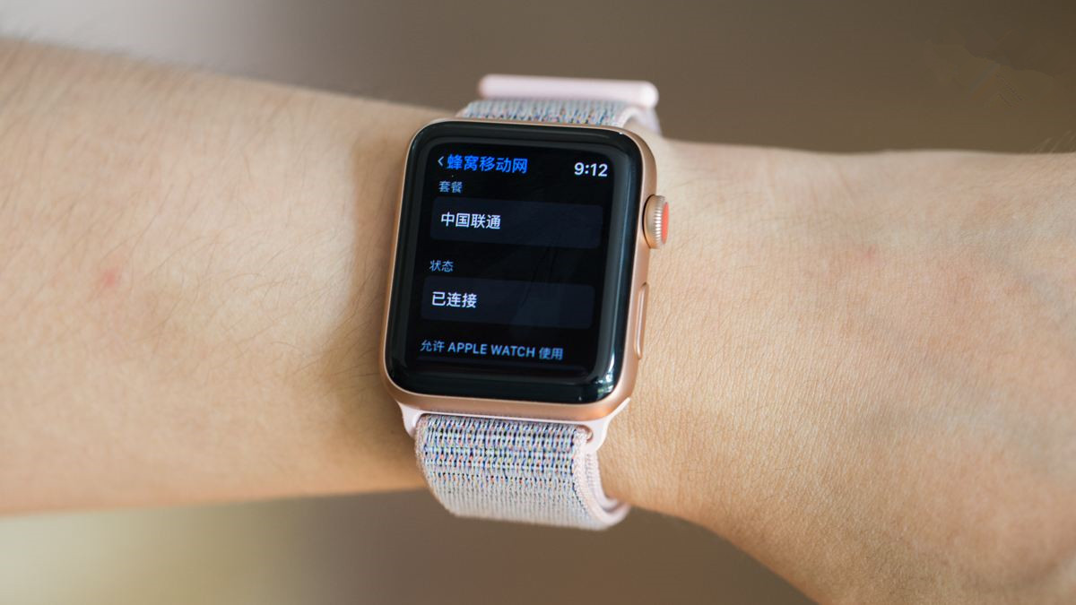 蘋果 蘋果的智能手錶 apple watch 已經來到了第三代,我們也看到,不少