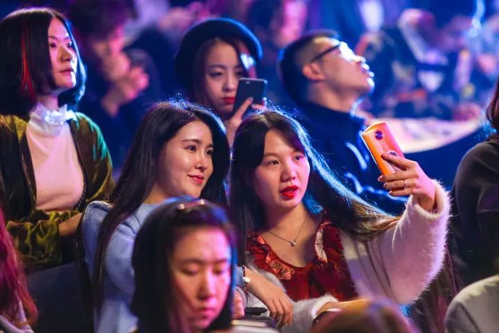 天猫也抢娱乐圈生意张艺兴维密天使轮番引爆双11晚会提前开了